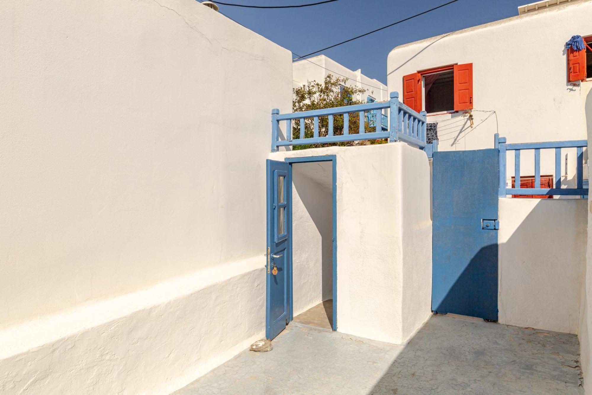 Elenitas Town House With Veranda And Sea View Mykonos Town Екстериор снимка
